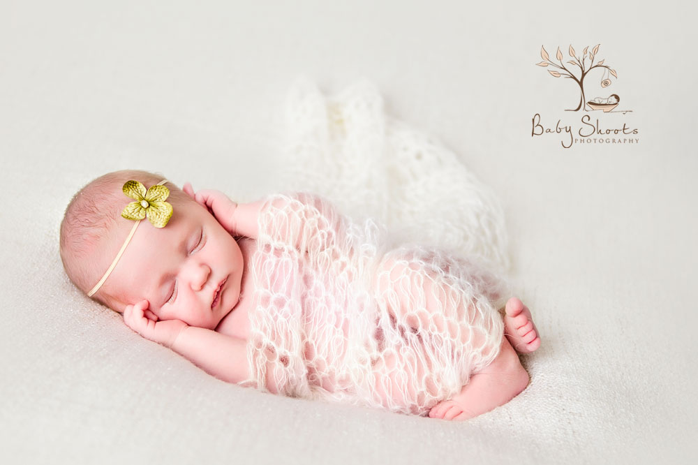 Ashstead newborn photography – Evie at 2 weeks old