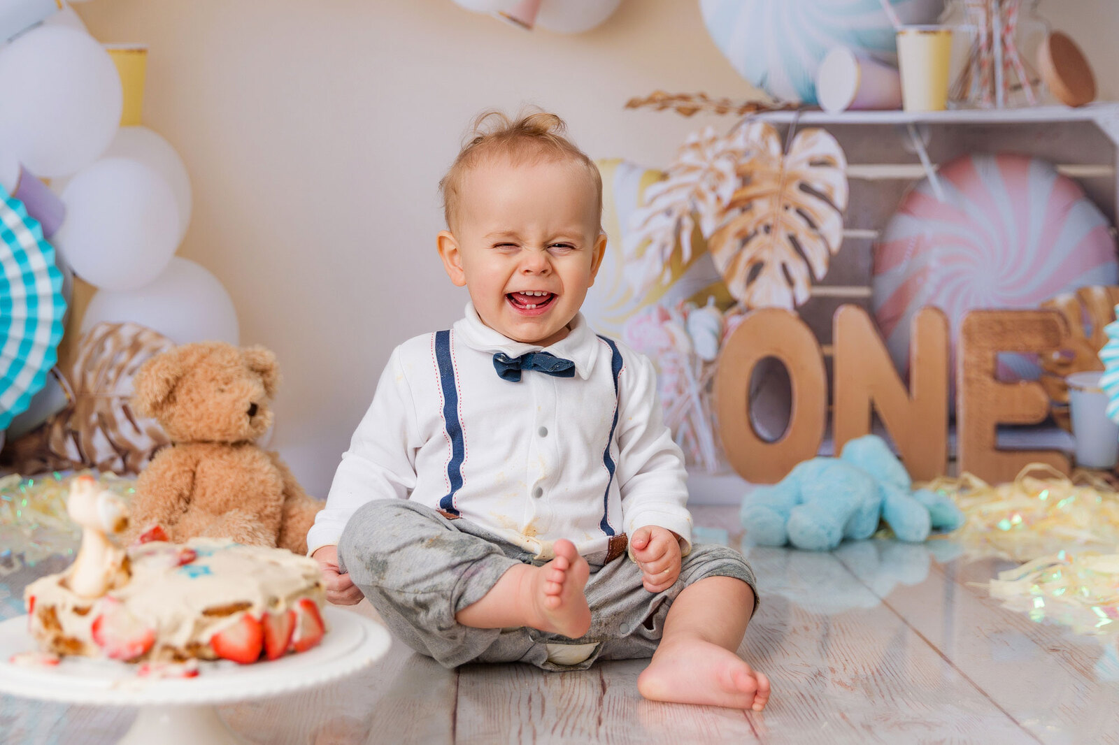 Baby cake smash photography first birthday portraits