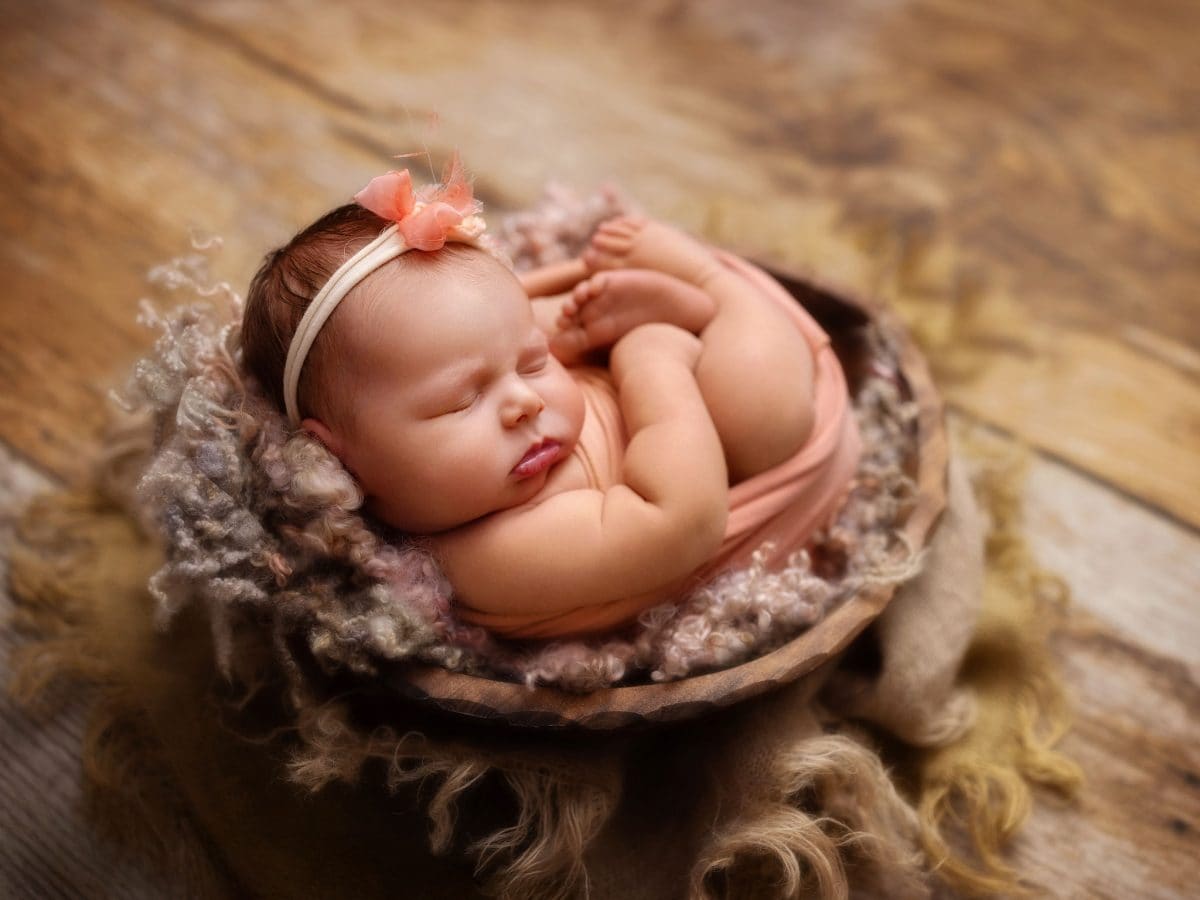 Award-winning newborn and baby photography for families in Horley, Salfords, and Hookwood