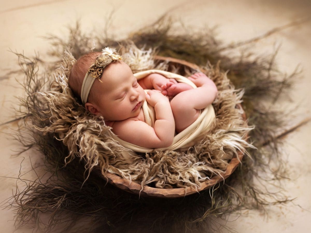 Beautiful newborn photoshoots with all props and accessories included in Copthorne studio just mninutes from Copthorne Bank.