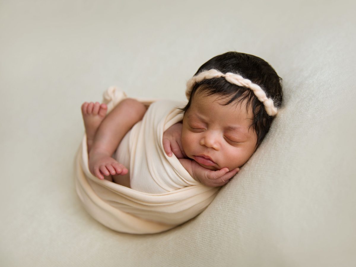 Capturing those first fortnight memories for Dorking and RH4 families - Baby Shoots Photography.